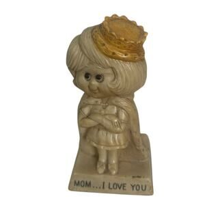 W & R Berries Co. Mom I Love You Queen Resin Figure 1975 No.9126